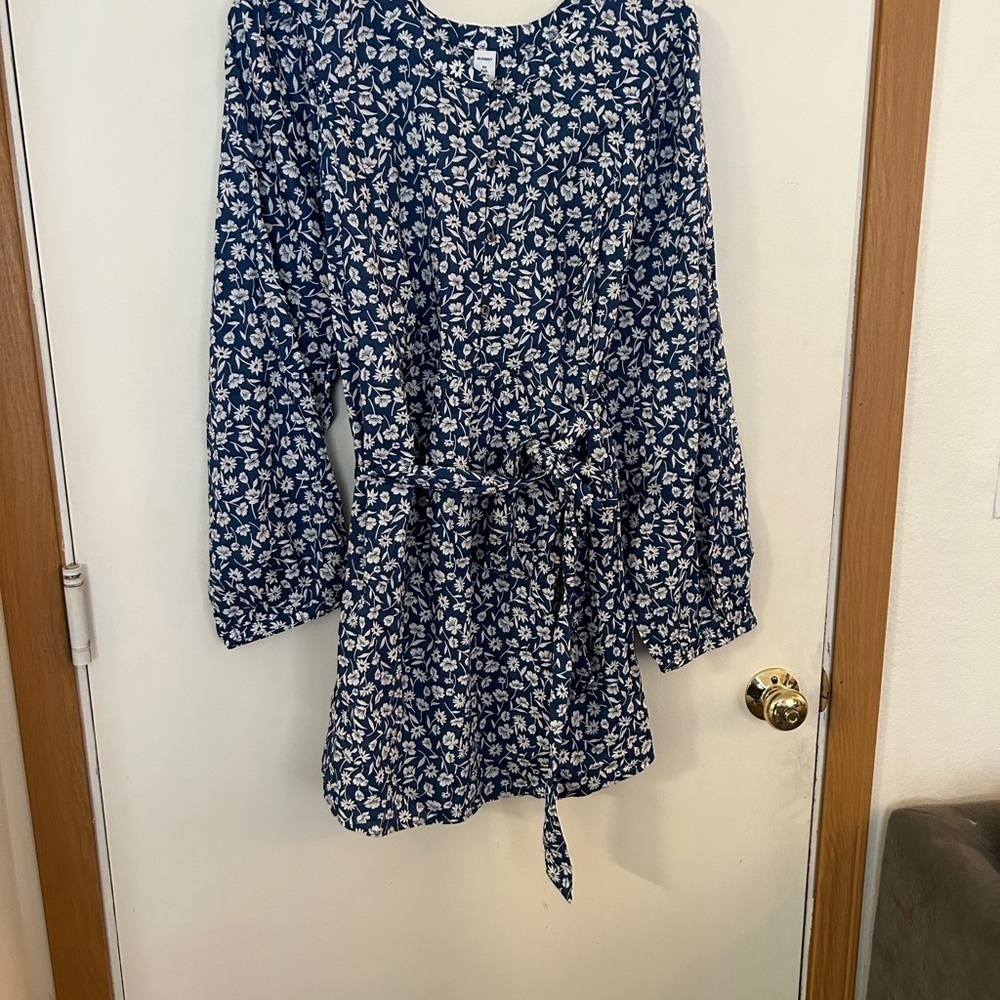 Old Navy plus size 3X floral, long sleeve tunic with Tie